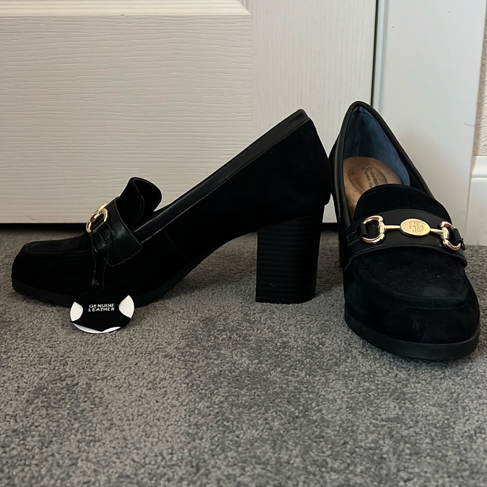 NEW WITH TAGS Genuine leather heeled loafer
